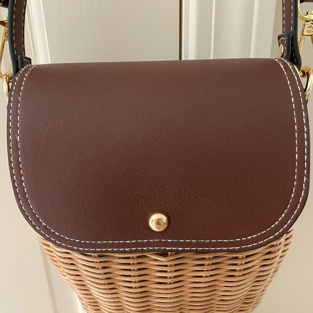 Tommy Bahama Small Rattan Bucket Crossbody Bag - Picture 2 of 12